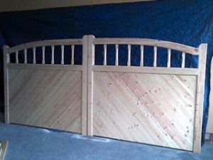 Bow Top Spindle Sliding Gates