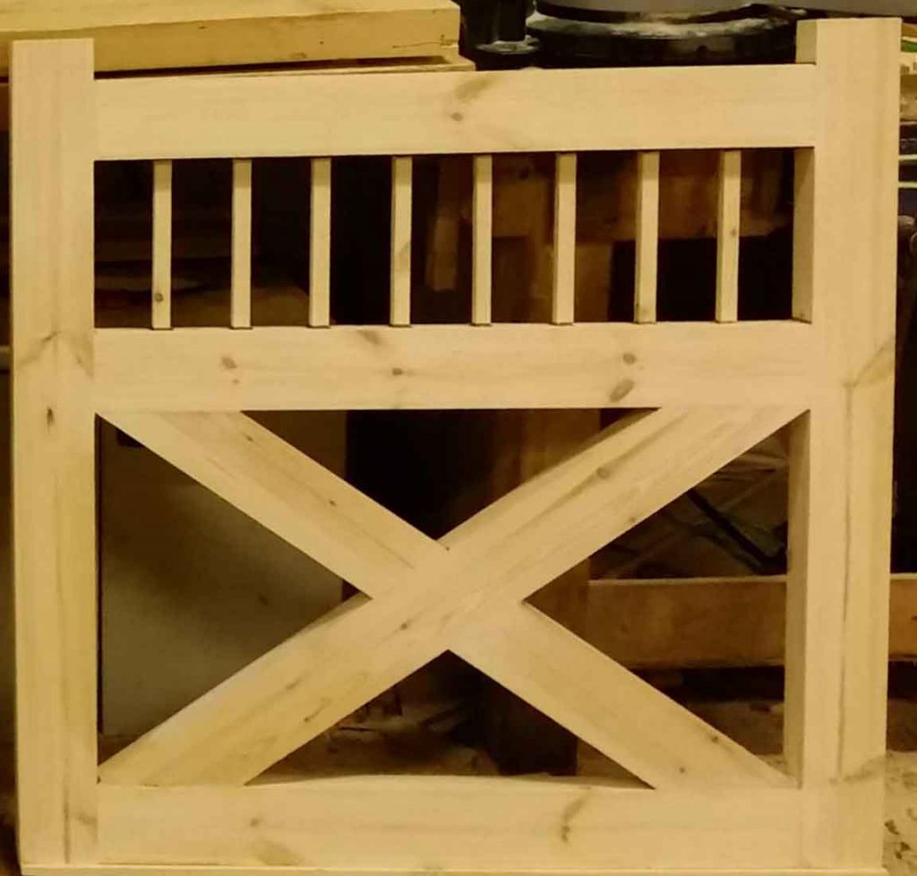 Flat Spindle Top X Wooden Side Gates