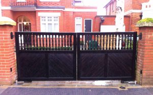 Flat top baluster Spindle Top Wooden Driveway Gates