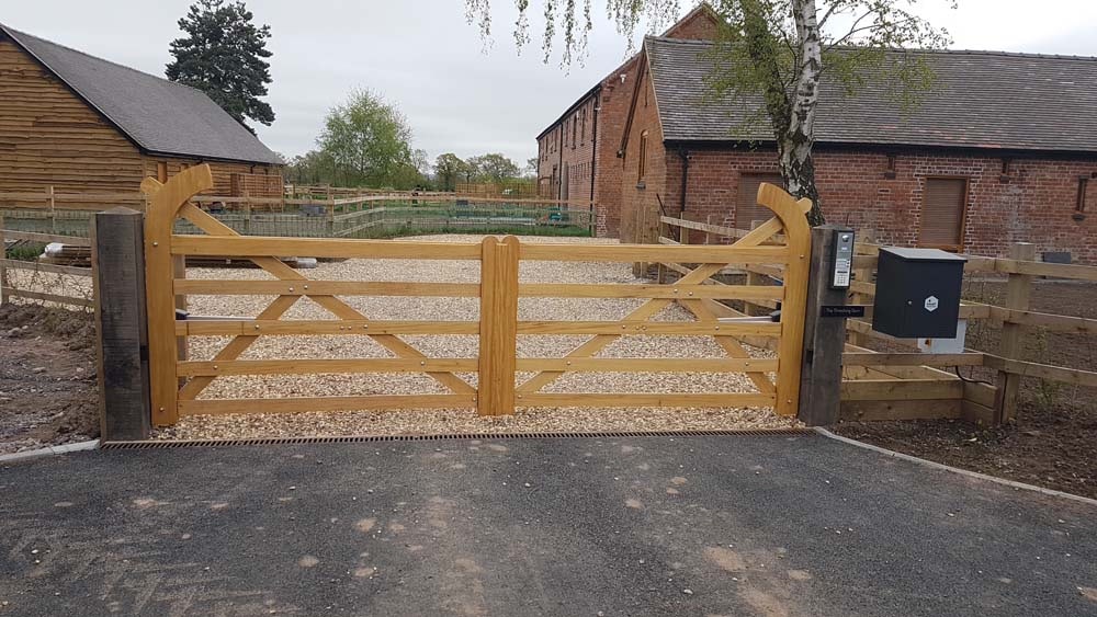Hardwood gate, Driveway gate, Entrance gate, Automated gate