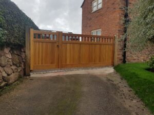 Hardwood gate, driveway gate, uneven split gate, 3/4 1/4 gate
